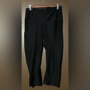 Nike Dri Fit Capri Length Leggings Womens‎ Size Medium